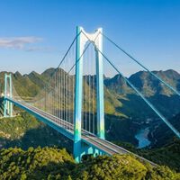 Se alza a 626 metros sobre un gran cañón y tiene 2,890 metros de longitud: así es el puente más alto del mundo