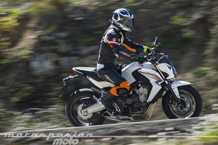 Honda CB650F, prueba (conducción en ciudad y carretera)
