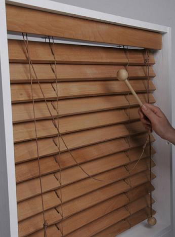 Beat Blinds, instrumento musical y cortina