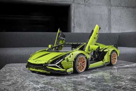 El Lamborghini Sián de LEGO es casi una obra de ingeniería a escala con 3.696 piezas y un precio de 379,99 euros