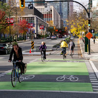 ¿Carril bici o calzada? Para la mayoría, no hay duda: las vías segregadas son mucho más seguras  