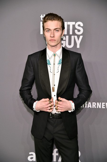 Lucky Blue Smith lleva la tendencia western a la gala amfAR de Nueva York