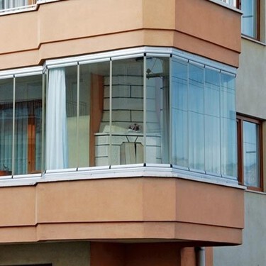 Daniel Santiago, arquitecto técnico: "Es necesario tener en cuenta dos distinciones para poder cerrar una terraza o balcón en Madrid"