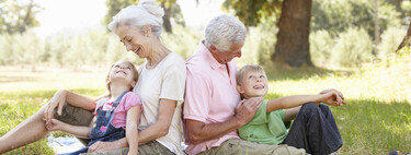 Abuelos y nietos, una relación entrañable que se fortalece aún más en verano 