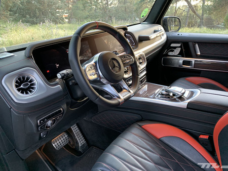 Mercedes-AMG G63 interior