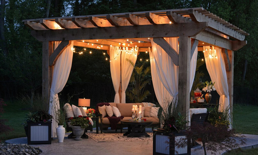 Estas luces LED solares están muy rebajadas en Amazon y con cupón: ilumina tu terraza o jardín mientras ahorras energía 