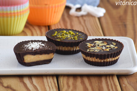 Chocolatinas heladas rellenas de crema de cacahuete: receta de postre saludable y nutritivo