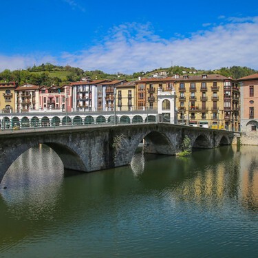 Parece Venecia, pero es la preciosa villa medieval llena de palacios barrocos donde nació Xabi Alonso 
