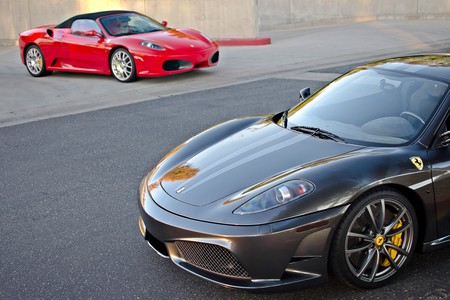 Desmantelado en Sils un taller que fabricaba réplicas ilegales de Ferrari y Lamborghini