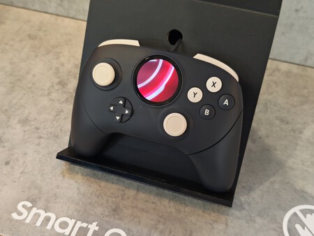 Mando de consola con pantalla integrada | Imagen: Xataka