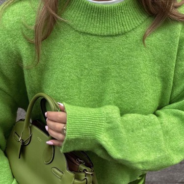 El nuevo jersey de lana de Zara es calentito, verde esmeralda y dará color a los días más grises del invierno 2026