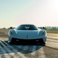 ¿Hay algo mejor que el vídeo de un Koenigsegg Jesko haciendo el bruto en circuito? Sí: el vídeo de dos Jesko haciendo el bruto en circuito