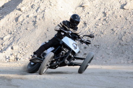 Yamaha continúa apostando por las tres ruedas y ahora compra la patente de otro engendro