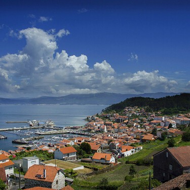 Buen marisco y un casco antiguo medieval: el pueblo pesquero más bonito de Galicia que supera a Sanxenxo
