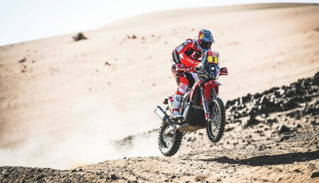 Sam Sunderland recupera el liderato del Dakar en la etapa que acaba con el sueño de podio de Lorenzo Santolino