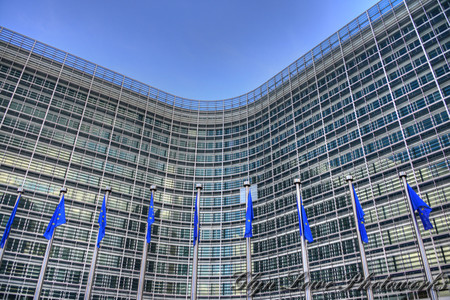 Europa aprueba plan para forzar a las redes sociales a erradicar el discurso del odio