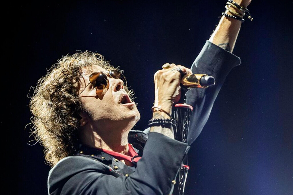 "Todo el p*to concierto con el móvil", Bunbury estalla ante un fan en primera fila y reabre el debate de móviles en los conciertos 