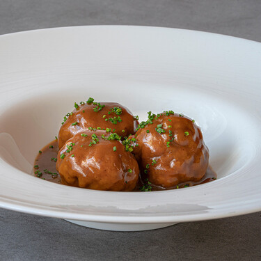 Receta tradicional de albóndigas en salsa española, un clásico tan fácil como resultón