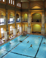 Los más famosos baños de Budapest ya admiten mujeres