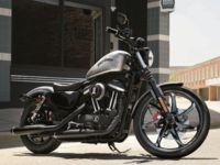 La Harley-Davidson Iron 883, ahora con escapes Screamin'Eagle de regalo 