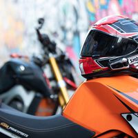 Cuando saltarse semáforos o no llevar casco es legal: las leyes de circulación para motos más absurdas que hemos encontrado