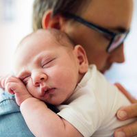 Se aprueba la ampliación a cinco semanas del permiso de paternidad
