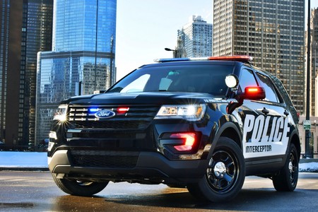 Para proteger y servir... pero estos Ford Explorer de la policía por poco asfixian a sus ocupantes