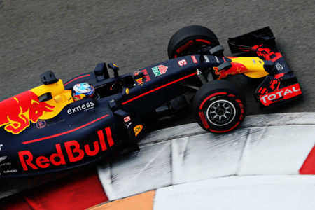 Daniel Ricciardo Libres Rusia 2016 Curva