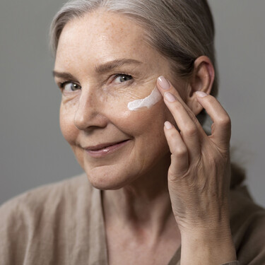 Esta crema de Olay es antiedad y tiene protector solar: una aliada con más de 11.000 valoraciones ahora rebajada