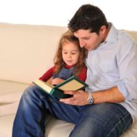 Tres buenas razones por las que los papás deberían leer cuentos a los niños 