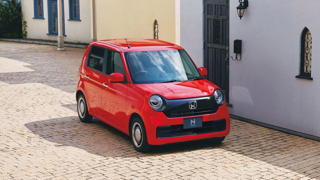 Trump regresa de Japón con una nueva obsesión: quiere mini coches fabricados en EE.UU., aunque no pasen las normas de seguridad locales. Noticias en tiempo real