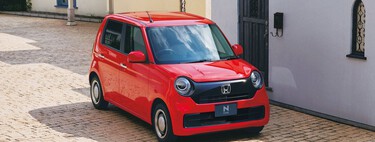 Trump regresa de Japón con una nueva obsesión: quiere mini coches fabricados en EE.UU., aunque no pasen las normas de seguridad locales