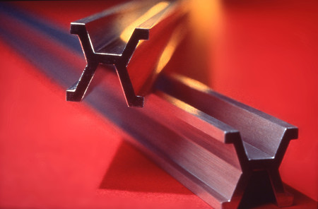 Al diamante le ha salido un competidor tan duro como él: una aleación de platino y oro 100 veces más dura que el acero