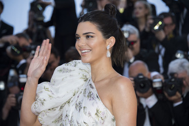 Kendall Jenner demuestra en Cannes que es la más elegante de la familia Kardashian, con mucha diferencia 
