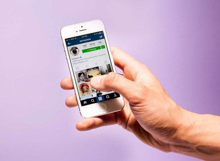 Stories, no contenta con alcanzar a Snapchat en cinco meses, comienza a insertar anuncios