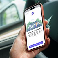 El iPhone no tiene un modo CarPlay para coches sin CarPlay. Así que me lo he montado yo por mi cuenta