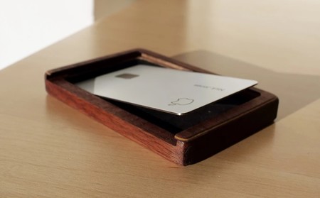 Sí, hay fundas sólo para la Apple Card... y pueden costar más de 1.000 euros