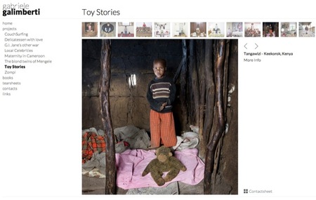 Los niños de cualquier parte del mundo posando con sus juguetes más preciados