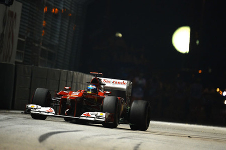 Un nuevo podio para Fernando Alonso que le acerca al título