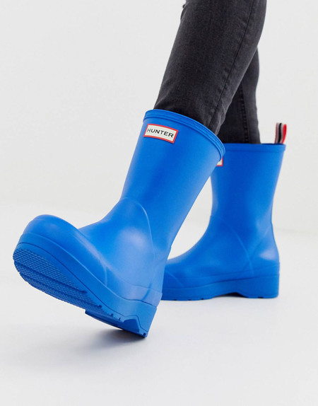 En ASOS tenemos tallas sueltas de estas botas Hunter en oferta por solo  66,39 euros