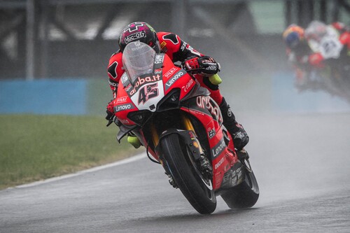 Scott Redding se reivindica bajo para lluvia para posponer el título de Jonathan Rea hasta Estoril