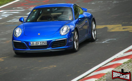 El renovado Porsche 911 se deja ver en Nürburgring