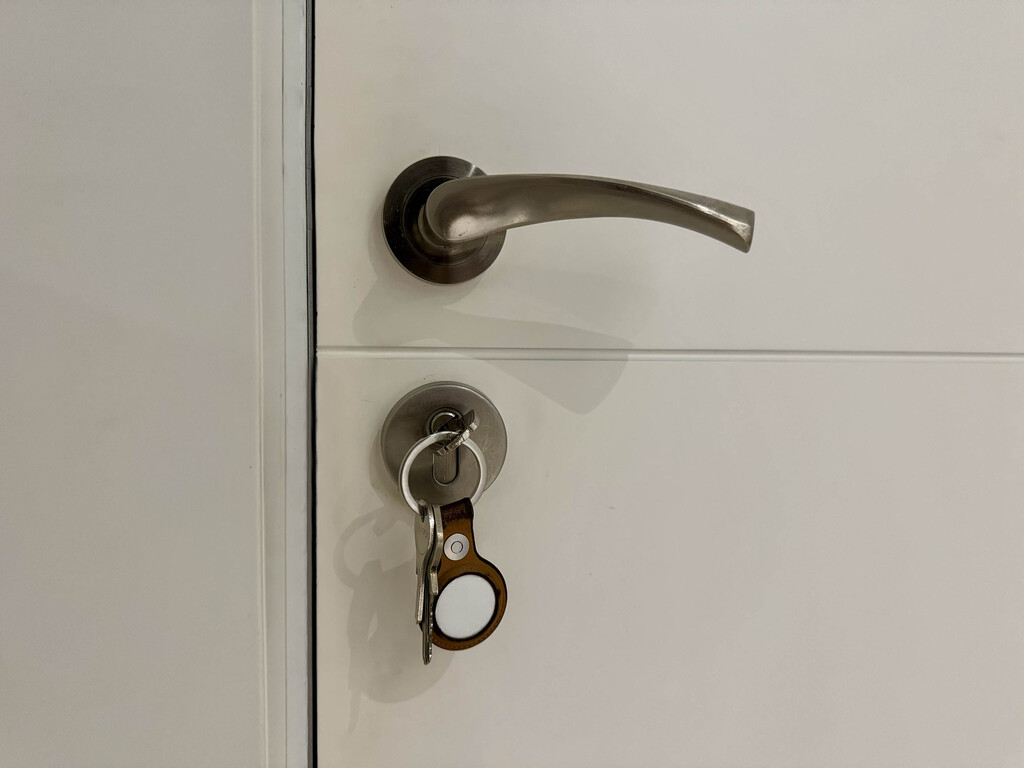 Un experto explica... Esto es lo que nunca debes hacer con la puerta de casa. Podrías quedar atrapado en caso de incendio 