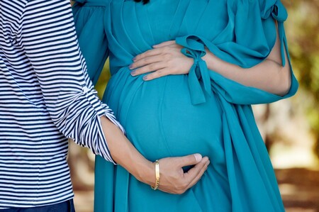 Dona sus óvulos a su gemela idéntica para que pueda ser madre años después de salvarle la vida con un trasplante de médula