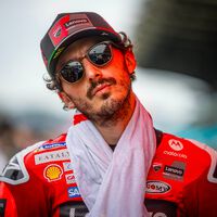 "Está todo manipulado". MotoGP ha vuelto a remover la polémica entre Marc Márquez y Valentino Rossi. El más enfadado es Pecco Bagnaia 