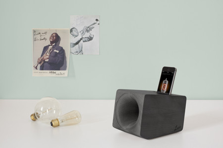 Louis es un altavoz pasivo para el móvil que rememora la época de los gramófonos