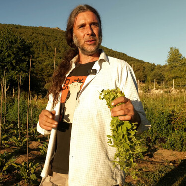Cristian, agricultor: "Un amigo me llegó a ofrecer 700.000 euros por el terreno y dije que no" 