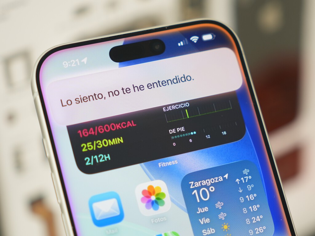 Pedirle dos cosas seguidas a Siri ahora mismo es misión imposible. Si este rumor de iOS 27 se confirma seré la persona más feliz del mundo 