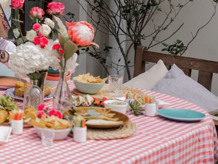 Olvídate del mantel tricolor: 3 ideas para decorar una mesa elegante y mexicana este 15 de septiembre