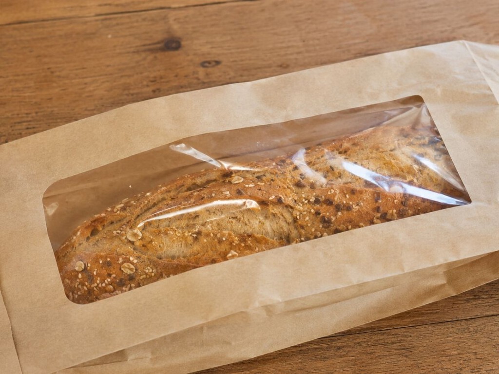 Parece papel, pero no siempre lo es: el error que muchos cometen al tirar las bolsas de pan al reciclaje
